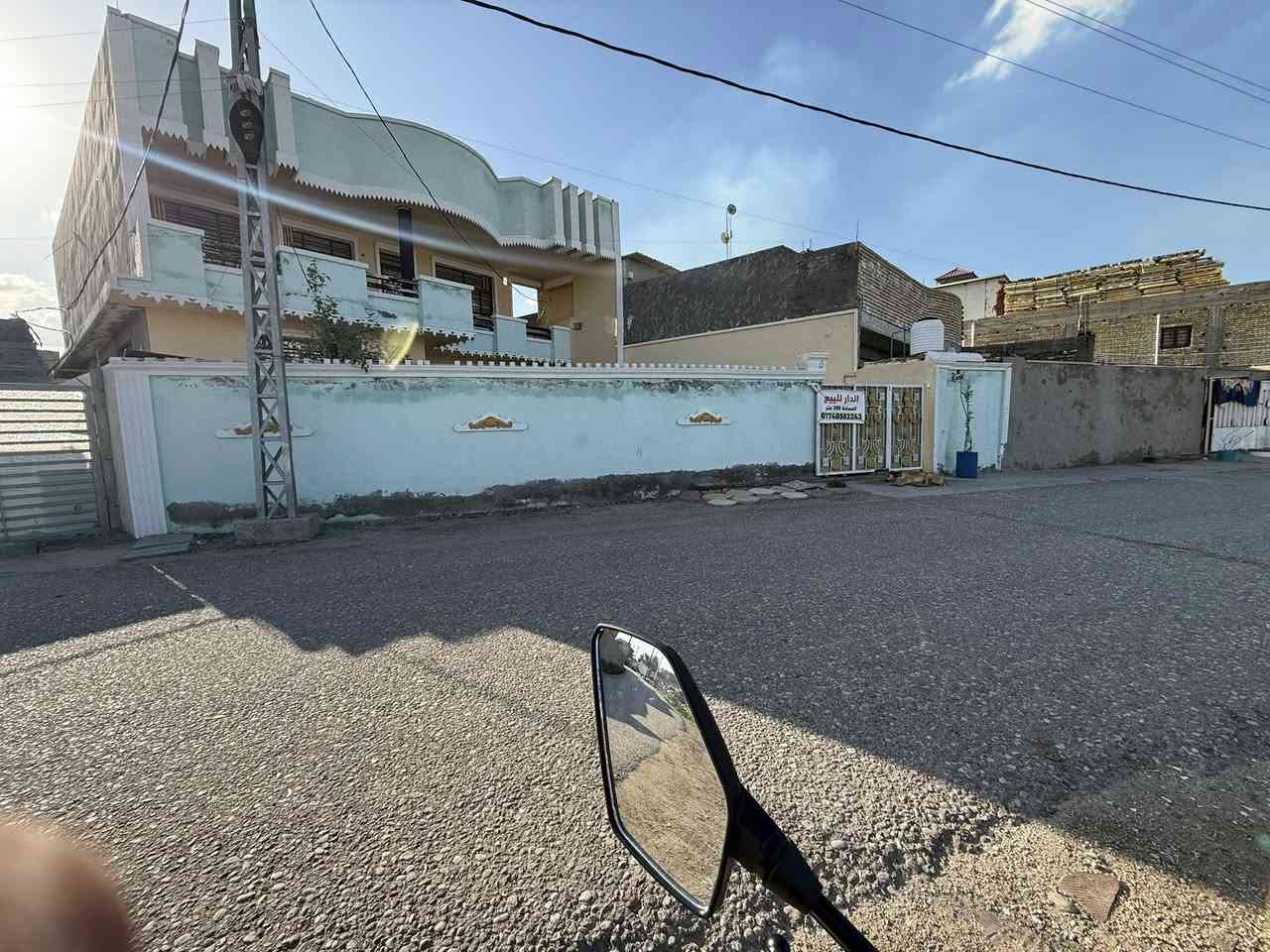 بيت للبيع طابو زراعي سند 25 المساحة 300م بستان بشار قرب بيت فرهود الشارع العريض اربع غرف نوم وستقبال وهول 15 م ترك جانبي وخلفي  بيع او مراوس بنفس المنطقة السعر 180 وبي مجال 
للستفسار 
*********** 
مكتب الجود للعقار
