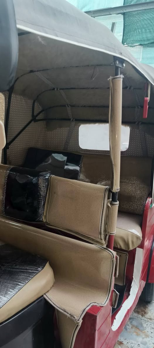 سلام عليكم تكاتك جازه للبيع مرقم باسمي ماناقصها برغي سعر 4800 ملاحضه بيها خياس بسيط ***********
