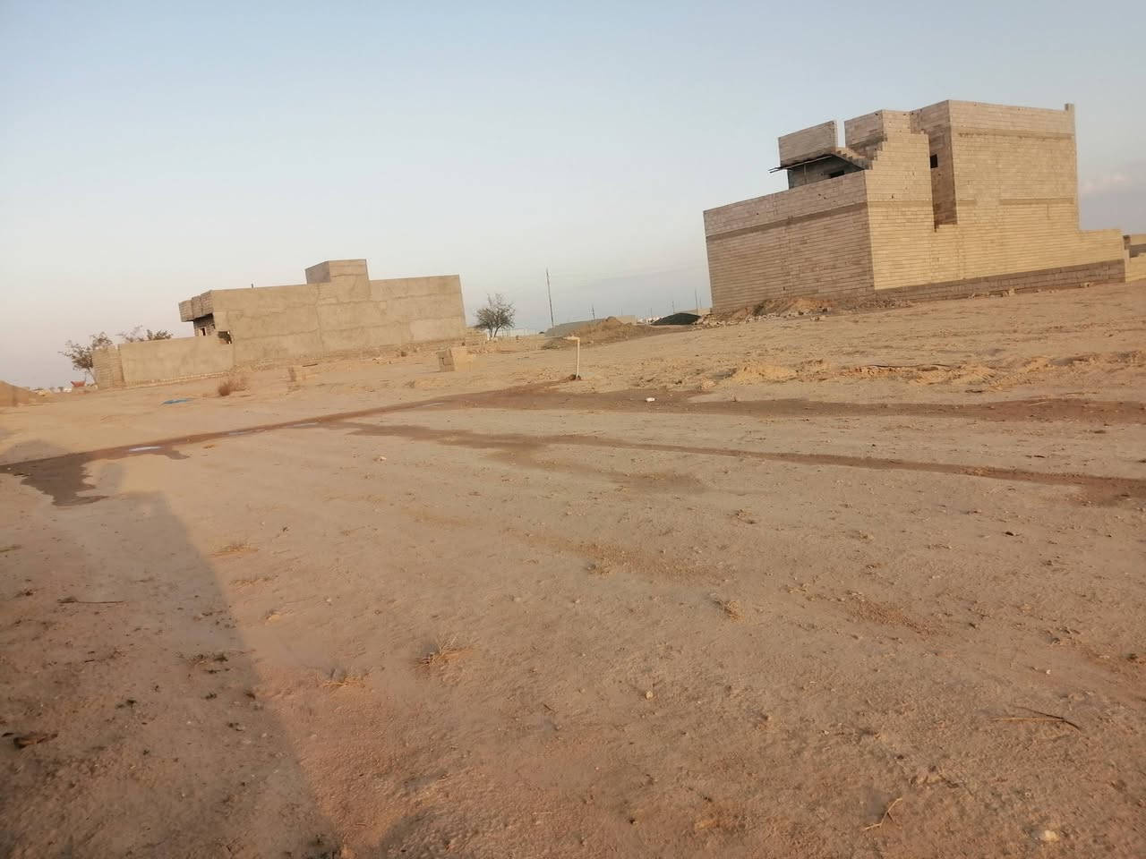 السلام عليكم
للبيع قطع أراضي سكنيه زراعي

 تقسيم هندسي الشارع 10متر

المكان قرب سيطرة الأقواس خلف شركة التونسا

 تبعد عن الشارع العام 700 متر 

 خدمات كامله ماء وكهرباء 

المساحه كل قطعه 300م 

واجه 12 نزال 25 

السعر كل قطعه 9 مليون نقد

للستفسار***********
