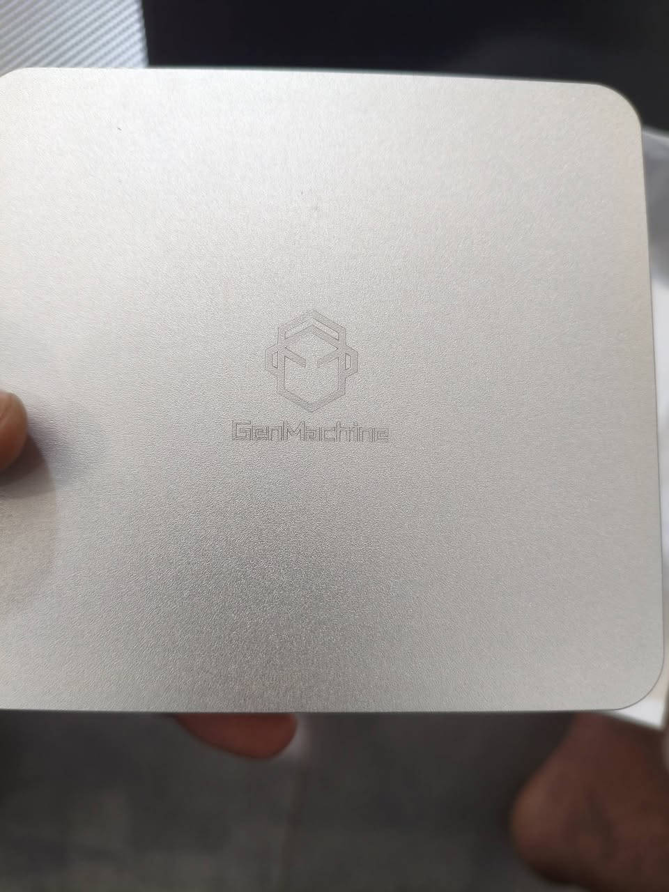 ميني بيسي (Mini PC) بمواصفات ممتازة 
​  من شركة GenMachine 
​ المواصفات 
​المعالج: AMD Ryzen 3 4300U (أداء ممتاز بـ 4 أنوية وكفاءة عالية).
​الرام: 16GB (تمت إضافة الرام لضمان سرعة فائقة في التصفح والبرامج).وندوز 11
​التخزين: 500GB SSD 
​الجرافيك: AMD Radeon™ Graphics (يدعم تشغيل الفيديو بدقة عالية 4K).
​المنافذ: يحتوي على منافذ HDMI مزدوجة، منفذ Type-C،


**إذا كنت صاحب هذا الإعلان وتريد حذفه لأي سبب، رجاءا أرسل رسالة إلى الدعم الفني**