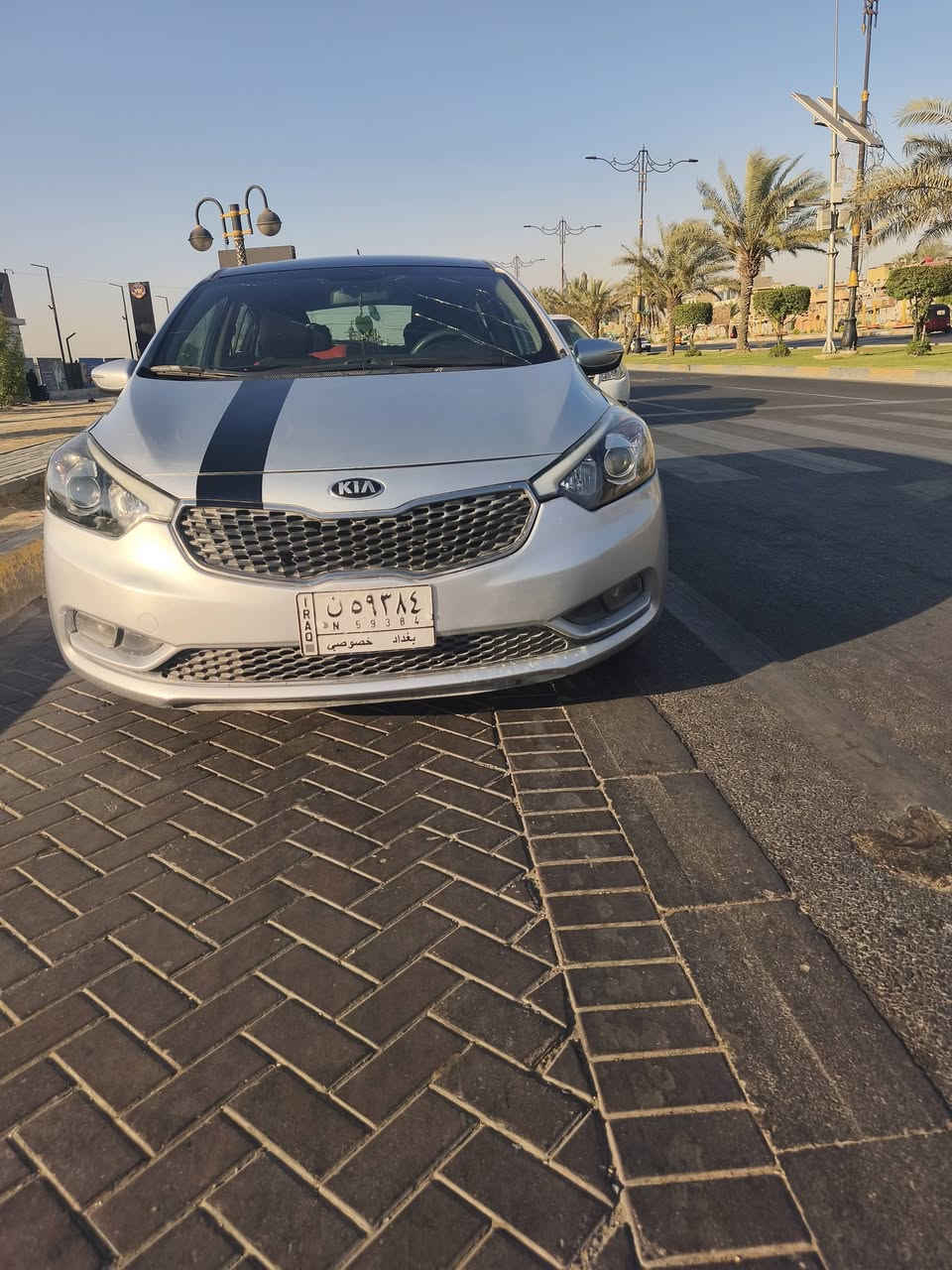 السلام عليكم من رخصة الادمن المحترم
كيا فورتي هاتشباك موديل 2016  رقم بغداد
محرك GDI 2000c 
مواصفات نص فول 
ضربته خلفيه بجم كبس و كل كهربائياته شغاله 
محرك گير تبريد تايرات باتري خير من الله و تراايك للبصره ‼️
صدره نص عمر فقط الجامه الامامية تعبانه ‼️ 
٣ قطع صبغ بابتين عكس السائق و جاملغ .. .
البابتين صبغهم بدون ضربه توحيد لون فقط اما الجاملغ ضربه مال أميركا و مصلحه + صبغ 
ضربه بالعراق ما بيها فقط شخطات قليله بالدعاميات.. 
الدعاميات بيهم شخوط بسيطه و مصلحات ‼️
سنويه ساقطه اي غرامات عليه .. . 
#راعيه موجود شرط التحويل 
#صور الحادث مرفقه بالمنشور
#امانة الله السيارة متعوب عليه ما متعوبه و خير من الله و غرفته كلش نضيفه 
السيارة اقتصادية و بنفس الوقت قويه ترايك 160 + تبريد اذا سمعت دوانز خسار كلشي !! 
و السيارة تنفع نسائية سبورت و كلاسك بنفس الوقت 
#السعر 95 و بيها مجال بسيط 
مكاني بغداد البلديات 
***********
