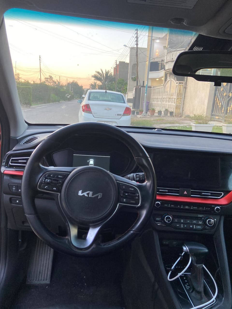 كيا نيرو هايبرد 2021 

فول مواصفات 
كشن السايق كهربائي وبيه 8 وضعيات تحكم 
مري كهربائية 
تحديد مسار 
فتحة 
ابل كار بلي 
مثبت سرعة 
كشنات جلد
اشاير بالمري 
حساسات امامية وخلفية
 عداد دجتل 
شفتات بالستيرن 
شاشة جبيرة 

رقم الشاصي 
Kndcc3Lcxm5478107
بس بنيد وجاملغ السايد ضررها يعني مواصل جوة تجي وتسوي السونار بيدك 
السيارة ب 150 وبيها مجال ان شاءالله 
مكاني بغداد المشتل ***********

