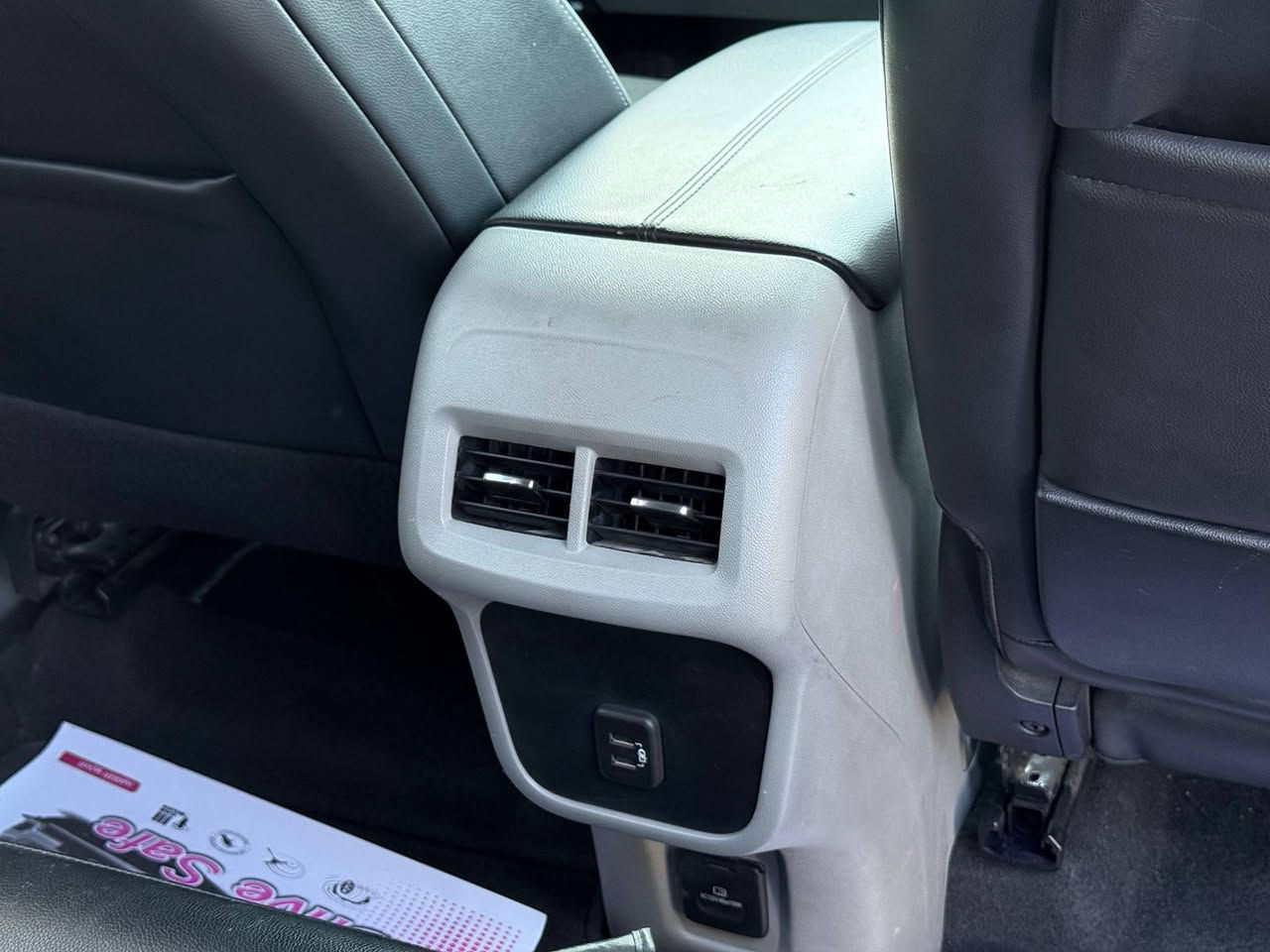 🔷السيارة : جي ام سي تيران SLE مكلف بالنشر اتصال فقط 
🔷سنة الصنع :2022
🔷اللوحة : كربلاء 
🔷الضرر : بارد قليل كلش  بقبق الجنطة فقط. (صور الضرر مرفقة بالاعلان)
🔷ضرر الايرباك : بدون ضرر.
______________________________________
🔷المواصفات:
🔹حجم المحرك 4 سلندر 1.5L توربو 
🔹عداد المسافة46 الف كيلو 
🔹رادار امامي
🔹فور ويل 
🔹تنبيه الخروج عن المسار
🔹كرسي السائق والصدر كهرباء
🔹تدفئة الكراسي الامامية
🔹ويل كب حجم 17 انج مع اطارات بحالة ممتازة
🔹لايتات LED بالكامل
🔹شاشه تحكم بالايعازات
🔹تحكم ستيرن جهتين
🔹بصمة ابواب وتشغيل وتشغيل عن بعد
🔹مع باقي المواصفات 
☎️ الاتصال***********- ***********
📍كربلاء المقدسه 
#GMC #TERRAIN #تيران
