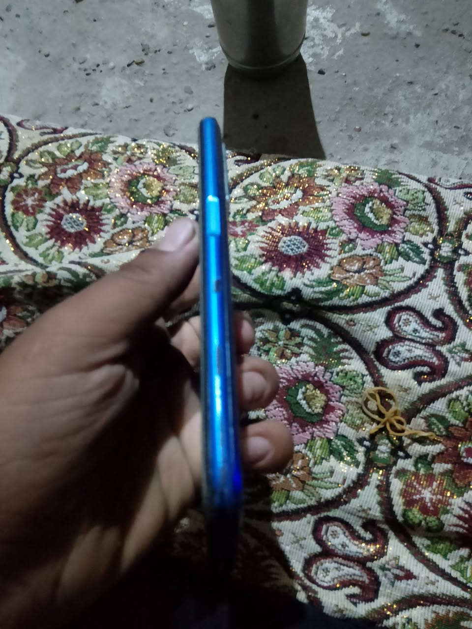 مبايل ريلمي6 للبيع عاطل ما اعرف عنو اي شي ابيع فحم في فحم سعر 25 بي مجال حك جيتك التواصل علا هاذا الرقم ***********
