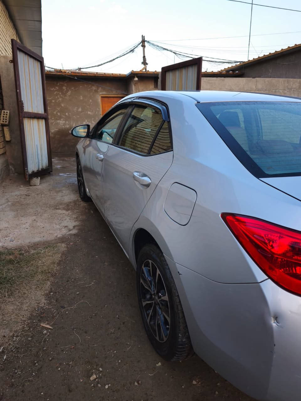 السلام عليكم
كورلا للبيع موديل 2018
مواصفات se ماشية  200 الف
صور الحادث بالمنشور
كير محرك مكفولات 
بجم بلاد 
العنوان بغدا 
رقم الهاتف ***********
السعر  146$ وبيها مجال
