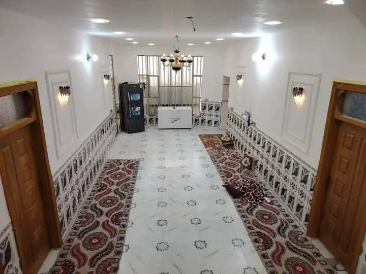 بيت للبيع 

✨ المساحه 1000م 

✨بي بناء بيت 350م 

✨ بناء طابوك صب كونكريت درجه  اولى 

،✨سند 25 

طريق كربلاء نجف صوب ياعلي 

تواصل واتساب ***********

اتصال ***********
