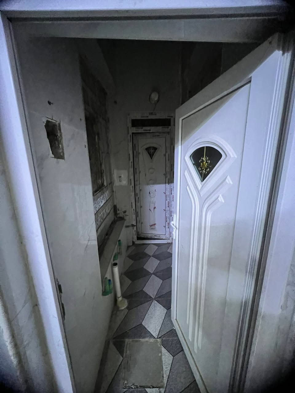 خاص بمكتب عصام للعقار 🏪
بيت طابقين  للايجار 🏠

العنوان 📍حي الفداء _شارع المدارس_قرب المدرسة الصينية

المشتملات👇🏻

(٣غرف نوم) وصالة واستقبال ومطبخ وصحيات 

يجاره (٣٠٠ قفل)

للأستفسار ☎️***********
