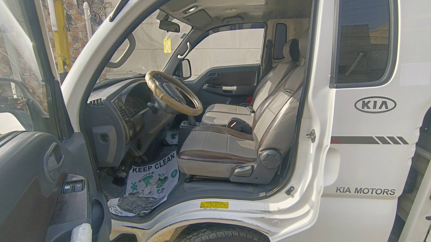 كيا بنكو موديل 2016  محرك 2700 بلادي
مكفولة كفالة عامة ضربة وكص وتبديل صبغ مكانات بصيطة 
شاصي مكفول 
محرك كير اكسن مكفول 
تبريد شقال 
تخم تاير امامي خلفي جدد 
حدادية جديدة
سيارة مامتعوبة علا وضع الشركة 
السعر 114  وبي مجال 
رقم بغداد  وطني تحويل مباشر. سنوية لغاية 27
مكاني بغداد مدينة الصدر الاورفلي 
رقم الهاتف ***********
