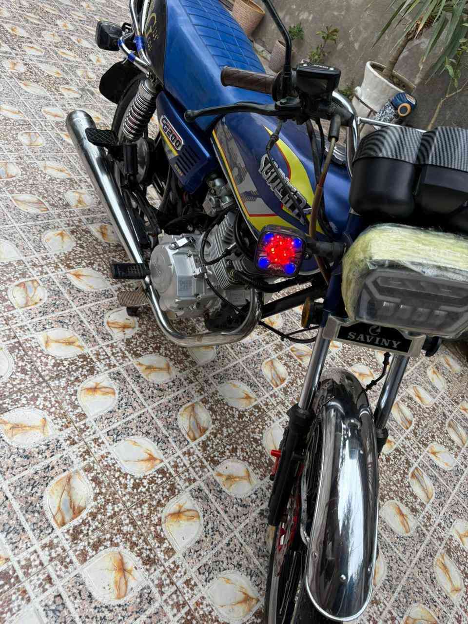 دراجه سيفان مديل 2024  للبيع
دراجه نضيفه مكينه شرط مامفتوح 
تايرات جدد مناقصها برغي أوراق كارتونيه اصوليه
فقط الشاشه واكفه والباقي شغال كله
مكان الدراجه ديالى الخالص
السعر 650 وبيها مجال قليل 
الاستفسار أكثر  ***********
***********
