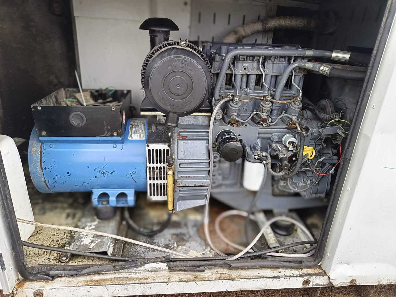 السلام عليكم
للبيع
دويس        ASCOT 
كاتم تشغيل اوتو
ينطي 100 امبير  
محرك 3 بستم شرط لا تبخير لا تنقيص 
بعده جديد


**إذا كنت صاحب هذا الإعلان وتريد حذفه لأي سبب، رجاءا أرسل رسالة إلى الدعم الفني**