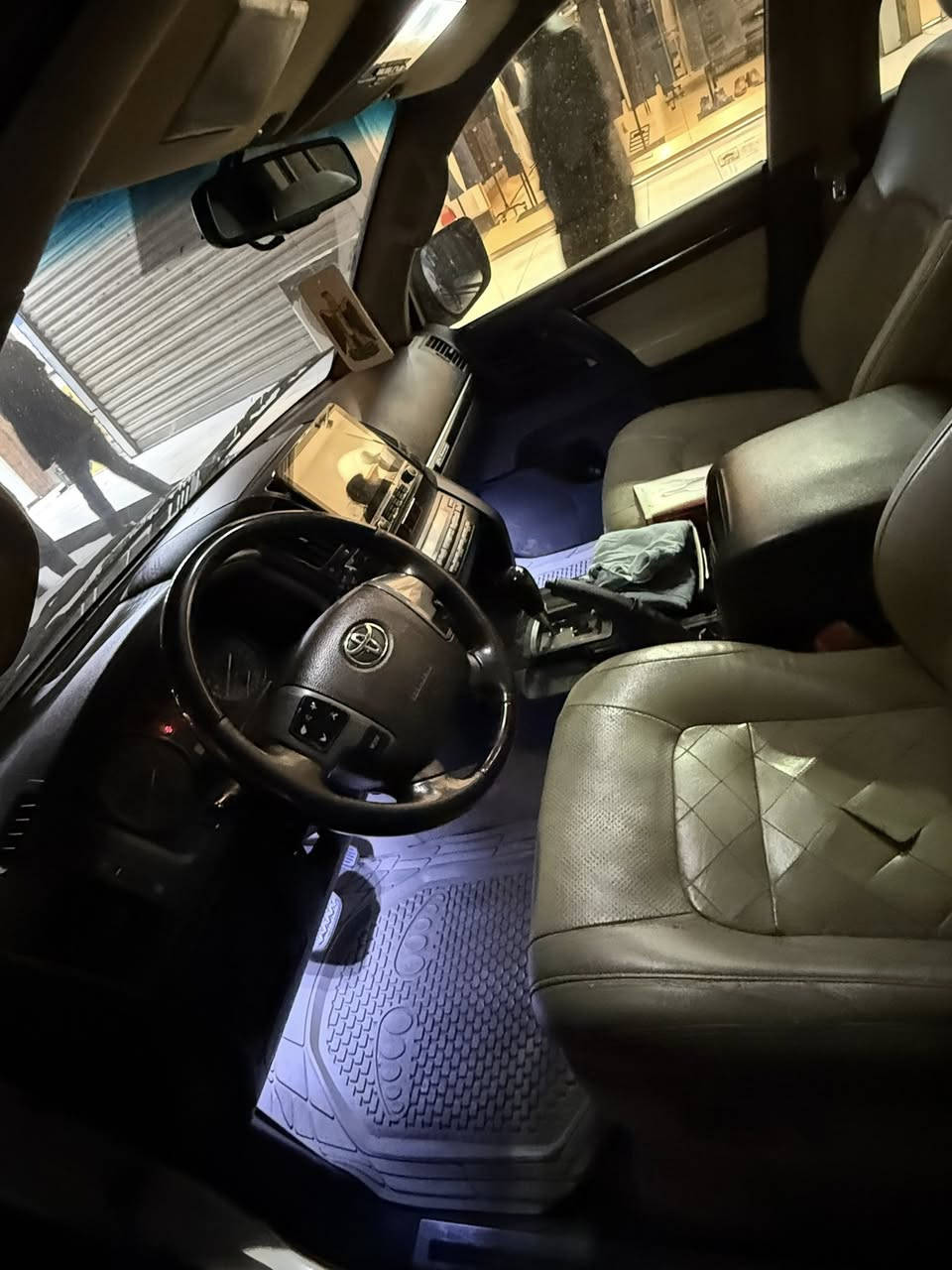 السلام عليكم
لاندكروز 2011 ستينية
رقم اربيل سنوية جديدة
ماشية 137 الف
سيارة جاهزه من كلشي
بيها مكان واحد بارد في المدكر الخلفي كد شبر
مكينة 6 سلندر(مفتوح)
مكان السياره بصرة 
للاستفسار الرقم ***********
السعر 330 وبيها مجال قليل
