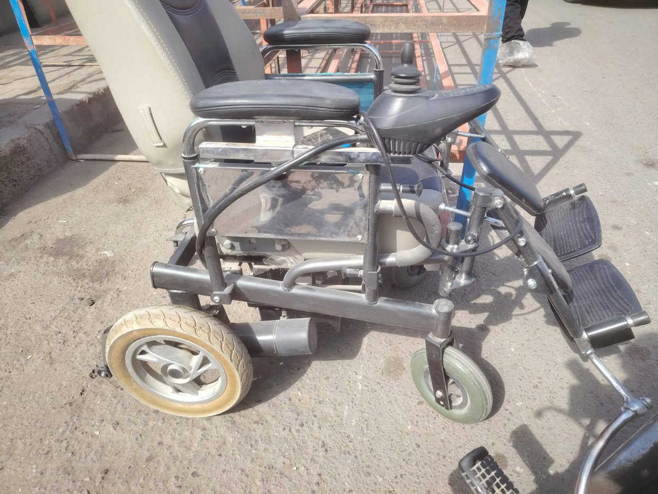 السلام عليكم عندي هاي العربانه شغاله مابيه اي ضرر للاستفسار الاتصال على الرقم ‏‏‪0770 788 3877‬‏
