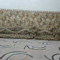 جلسه كويتي درجه اوله 18متر نضيفه جدن للبيع السعر 200 مكاني بمن الداخلي...