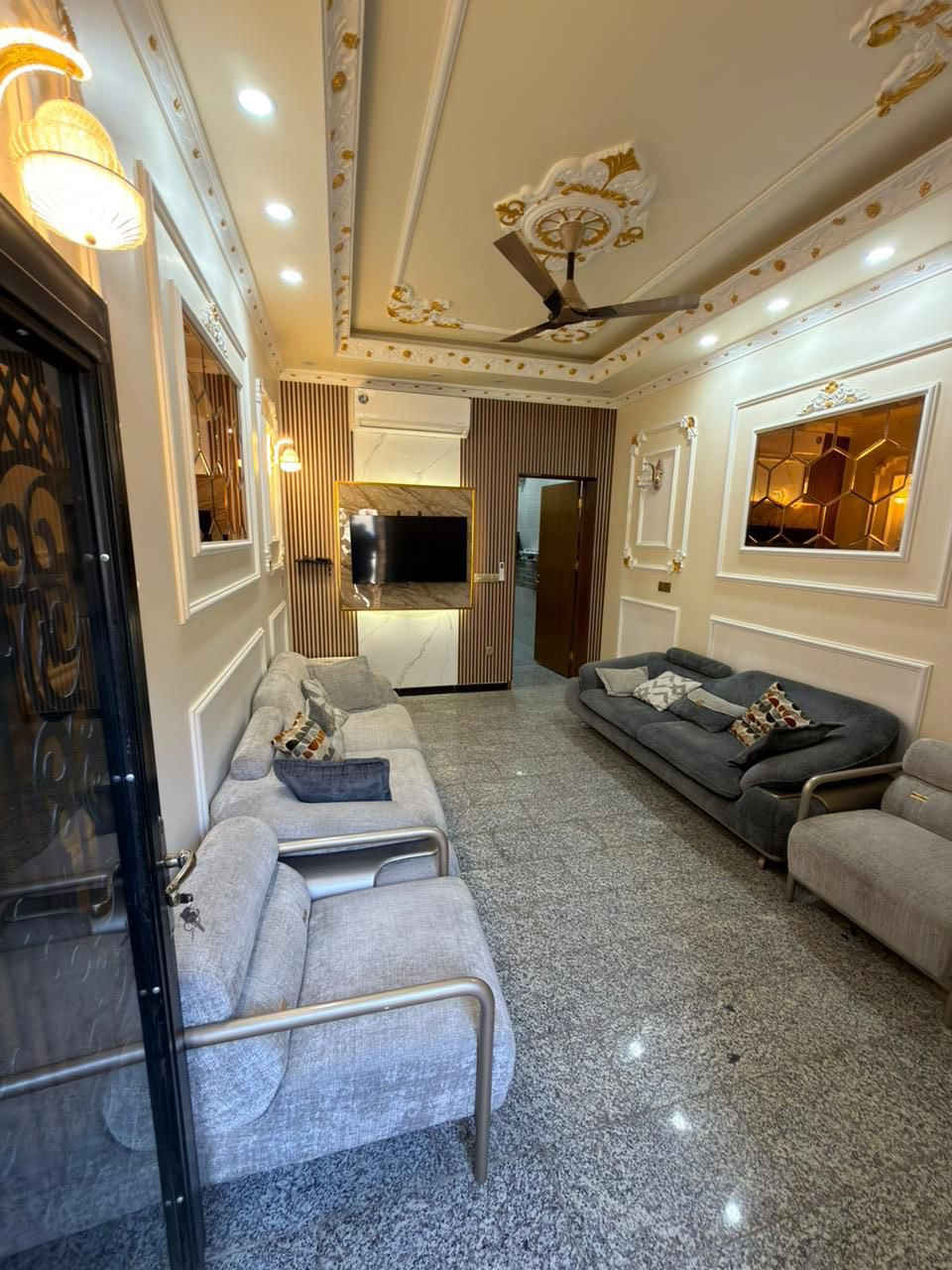 السلام عليكم
يستمر مكتب مسكنك للعقار بتقديم
افضل العروض المناسبة إلى الزبائن الكرام
🔹بيت حديث 3طوابق للبيع مساحتة 94 متر
🔸الواجهة 4متر تدخل 12 متر تصبح واجهة 6.5متر نزال 20
🔹يحتوي البيت على (صاله -ومطبخ -4غرف نوم وخدمات)
🔸موقع البيت / البنوك خلف معجنات الفراشة
🔹للاستفسار أكثر مراجعةمكتب مسكنك للعقار 
الواقع /البنوك شارع المطاعم مقابل بن رضا علوان
أو الاتصال على الرقم ☎️ ***********
