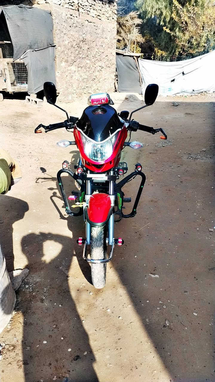 دراجه سايم مودي 22 مكمرك ماشي بلمعامله النص تقريبن. صادر بيه رقم بس ابيعك مكمرك 
 ولله لعضيم لو مو معتاز فلوس مابيعه سعر مليون ٨٠٠
بيه مجال 
رقم ***********
غير متواجد على لفيس
