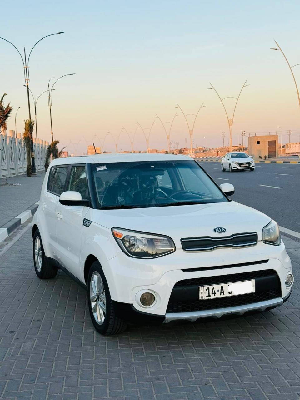 السلام عليكم 
كيا صول موديل 2019
رقم بصره تحويل سنويه ورقم جدد
وارد امريكي بنيد وخشم جاملغ.  
محرك 2000 شاشه جبيره تحكم ستيرن ماشيه 73m جاهزه السياره. تبريد كير محرك حداديه تخم تاير
شراي يخابر ع رقم
مكاني بصره

***********
