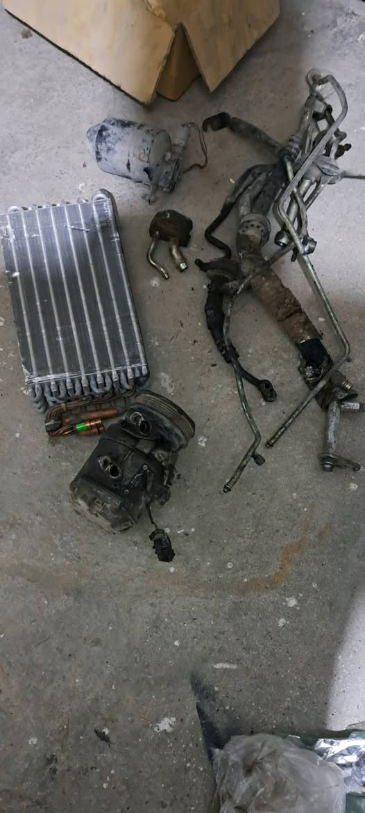 جاي غراض اوروبي حاويه مال بي ام حجم ٥٠٠//***********//***********
