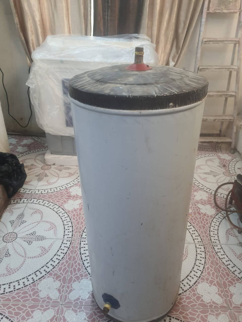 كيزر شغال مستخدم للبيع 
للتواصل واتساب ***********
