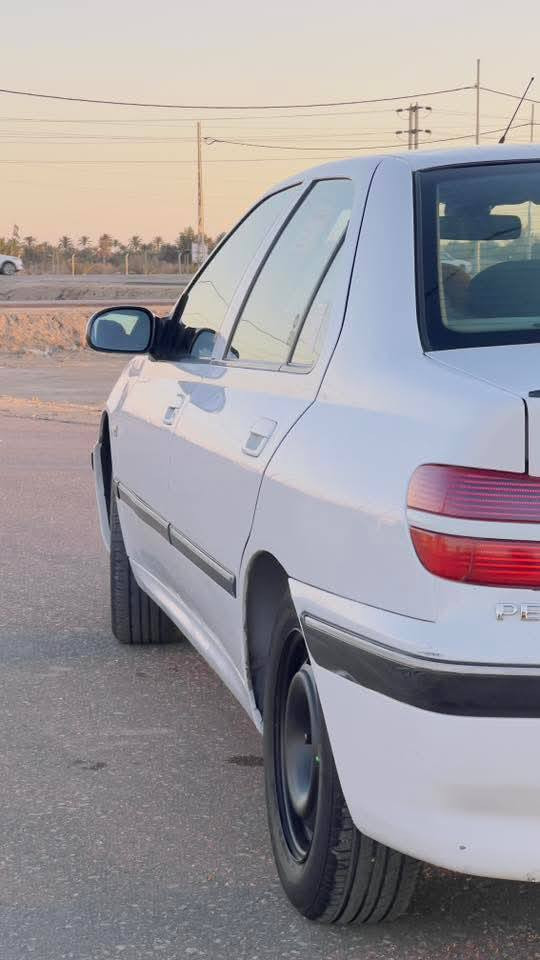 للبيع بيجو فرنسي موديل 2001 رقم جديد بأسمي  السياره كفاله عامه بدون صبغ فقط بيه طخه خفيفه بالجاملغ الخلفي بدون دواخل مسؤل على كلامي السياره مال جناي محرك 2000 جديد كير جديد مكاني حله ورديه خارج سعر السياره 62 السياره جاهزه اي استفسار *********** بالخدمه
