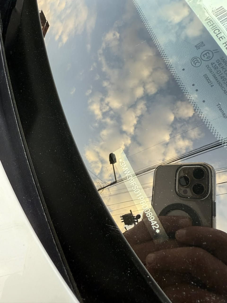 السلام عليكم 

             330i bmw 2023 
هايبرد سياره فول مواصفات ماشيه 23 الف الحادث مرفق بل صور مكاني بغداد حي القاهره الضباط اي استفسار هذا رقمي *********** 🌺
