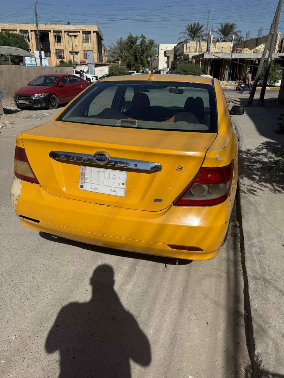 سلام عليكم بي واي دي للبيع مديل 2011 رقم بغداد ألماني  مكفولة كفاله عامة   لا ضربه ولا صبغ بلاديه على وضعيه الشركه  سياره كامله من كلشي گير مكينه حداديه جديده فول مواصفات كير عادي  والسياره احلى من صور  سنويه باسمي مشروع وطني مصفر هيئه و غرامات مكان السياره بغداد سعره ٤٦ بيها مجال بسيط
 ***********
