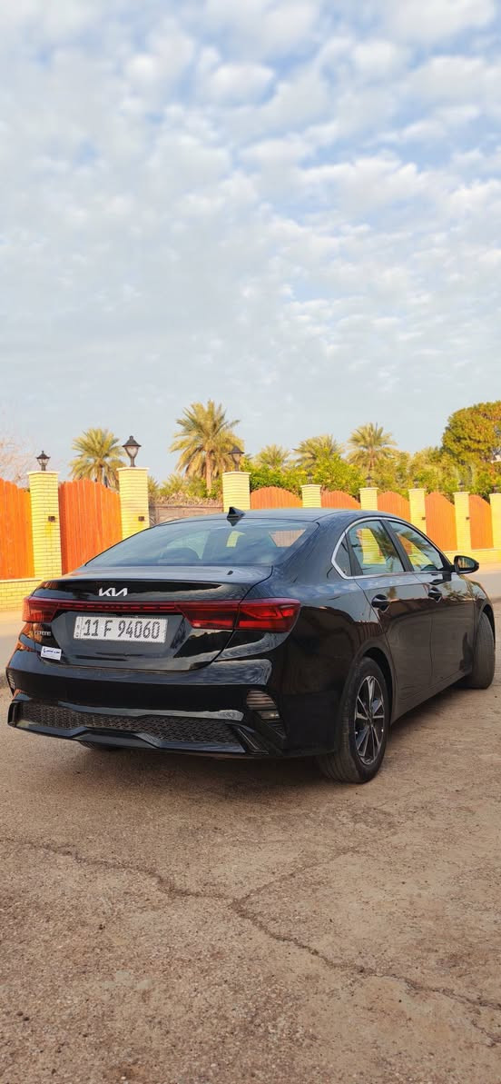 سلام عليكم كيه فورتي  واردكندي ماشيه 41 مواصفات تحكم ستيرن كامره خلفيه دواره اشاير بل مري حساسات توقف ذاتي تحديد مسار قياده ذاتيه رقم بغداد بسمي تحويل مباشر السعر162 الاتصال
 ***********
صور الحادث مرفقه
