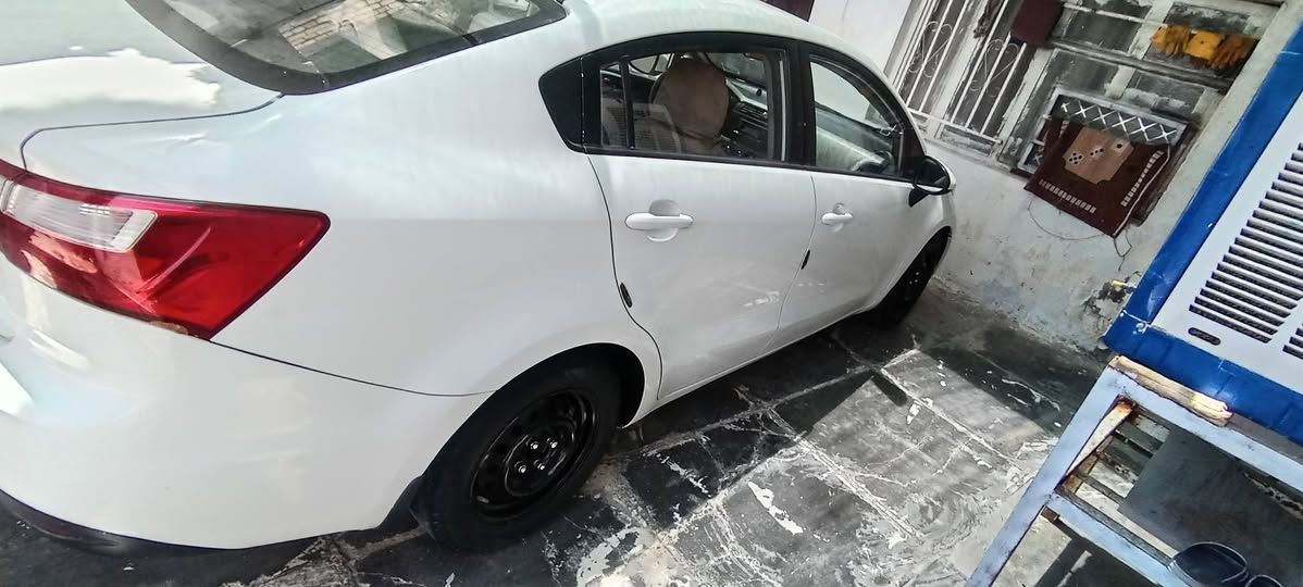 كيا ريو موديل ٢٠١٥ مكفولة  عدا  شبر يم قبق البنزين  سنوية لغاية نهاية ٢٠٢٧ تبريد منضومة  جديدة مكينة  وكير  مكفول  سيارة  مال  متقاعد يعني  بس  واكفة  ما متعوبة كلشي  جديد    سعرها ٩٧ وبيها مجال     للأستفسار اتصل على الرقم ***********   خاص ما متواجد   رقم واسط   بأسمنة

