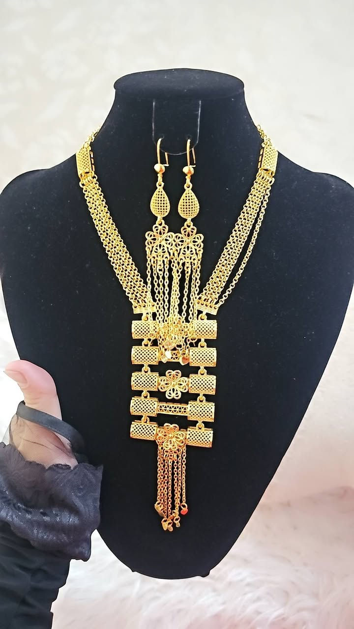 محتارة بإكسسوارات العيد🤔
 مجهزيلچ طقم القلادة والتراجي ✨
إذا تحبين الأناقة والبساطة بنفس الوقت
هذا الطقم راح يعطي إطلالتك لمسة فخامة مميزة 🤍
تصميم ناعم يليق بكل المناسبات
ومثالي كهدية لشخص تحبيه 🎁
ملاحظة 🔥🔥🔥🔥🔥عند شرائك قطعتين تحصلين على توصيل مجاني 🔥🔥🔥
للطلب راسلونا دايركت 📩
تريدين تشوفين كل شي مميز وجديد تلكيه بصفحتنا عالانستا https://www.instagram.com/loly_accessories6?igsh=MTBwdHNwOHZxem9jZA==


**إذا كنت صاحب هذا الإعلان وتريد حذفه لأي سبب، رجاءا أرسل رسالة إلى الدعم الفني**