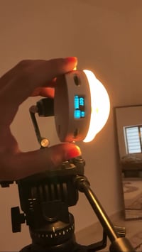 ستاند التصوير ‏او بث مباشر  ‏يفيد الصانعين المحتوى ‏أو للتصوير في أكثر...