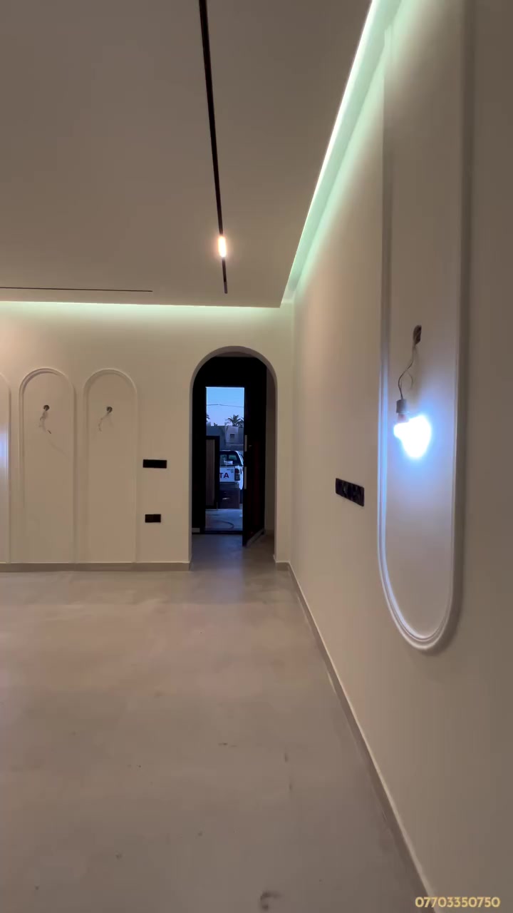 الفرق مو باللون.. الفرق بالنظافة! 📏🔥
عوفك من الحجي الزايد، شوف الزوايا وشوف الفنش.. "مسطرة" وولا غلطة. ✨👌
شغل هندسي يريح العين ويبيض الوجه. 🏠الاستفسار 
***********💎
النتيجة كدامكم.. تستاهل (10/10)؟ 👇
#أصباغ_جدران #دقة_وإتقان #شغل_عراقي #فن_الأصباغ #ولا_غلطة #ديكورات_مودرن
