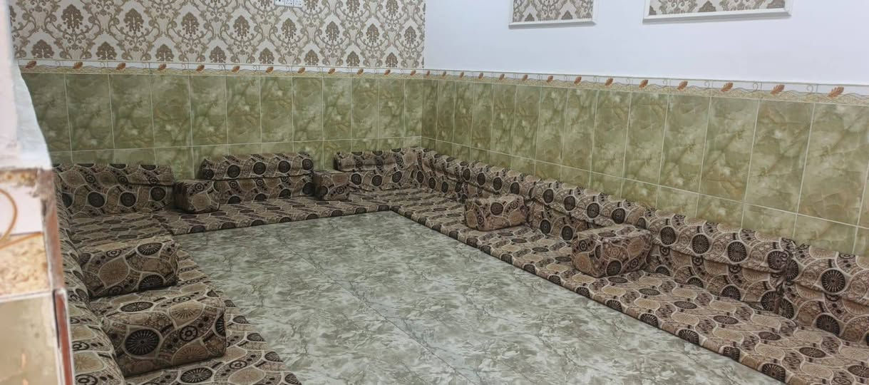 بيت طابو مساحه200 في دور الشرطه قرب محطة الكندي يحتوي على ستقبال ومطبخ وصاله وقرفتين  ومناور ثنين وصحيات خارجيه وداخليه السعر 200هاتف ‏‪0774 933 1694‬‏
