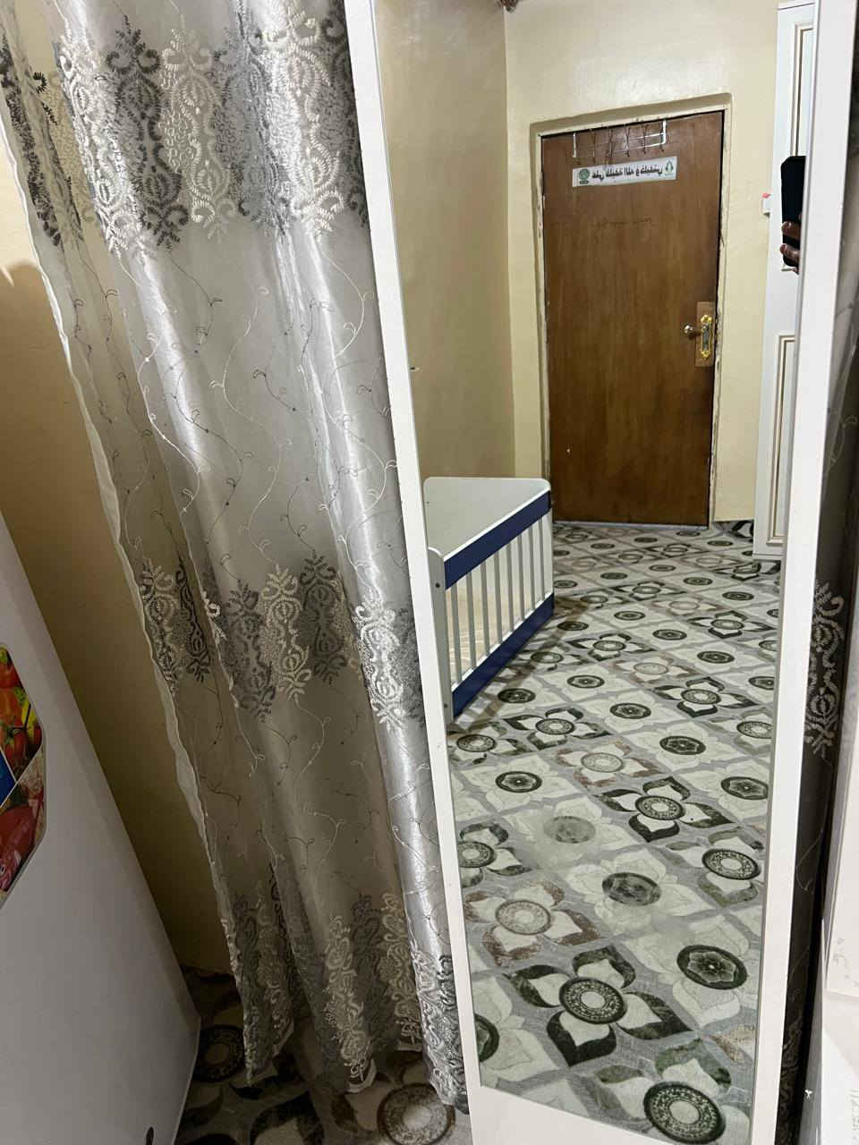 سلام عليكم عندي غرفه نوم تركيه مستخدمه نضيفه للبيع تتكون من ٨ قطع للتواصل على الواتس اب ***********
