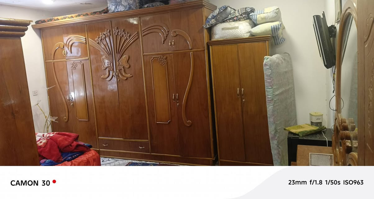 سلام عليكم اخوان
عندي غرفه اخشاب صاج البلوك لبيع 
الغرفه نضيفه وقويه نضافه ٩٠ السعر ٨٥٠ الف 
مكاني بغداد ابو غريب الشهداء متواجد خاص او انتصال 
***********
