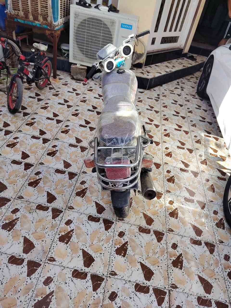 السلام عليكم تايكر موديل 21 للبيع المكان بلدروز فول نضافة اوراق كاملة***********
