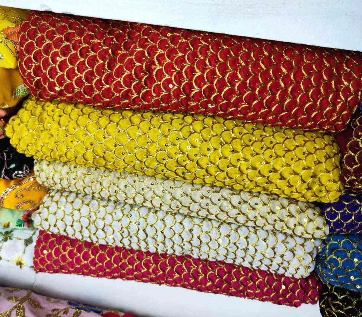 قوماشی جلی کوردی ئافرەتان هندییە دەرەجە یەک
بۆ فرۆشتن سادە و نەخش
٣٠٠٠مەترە(٢٠٠٠مەتر نەخش+ ١٠٠٠مەتر سادە)
لە سلێمانی 
نرخ9900دۆلار و مەجال
*********** السليمانية, العراق
