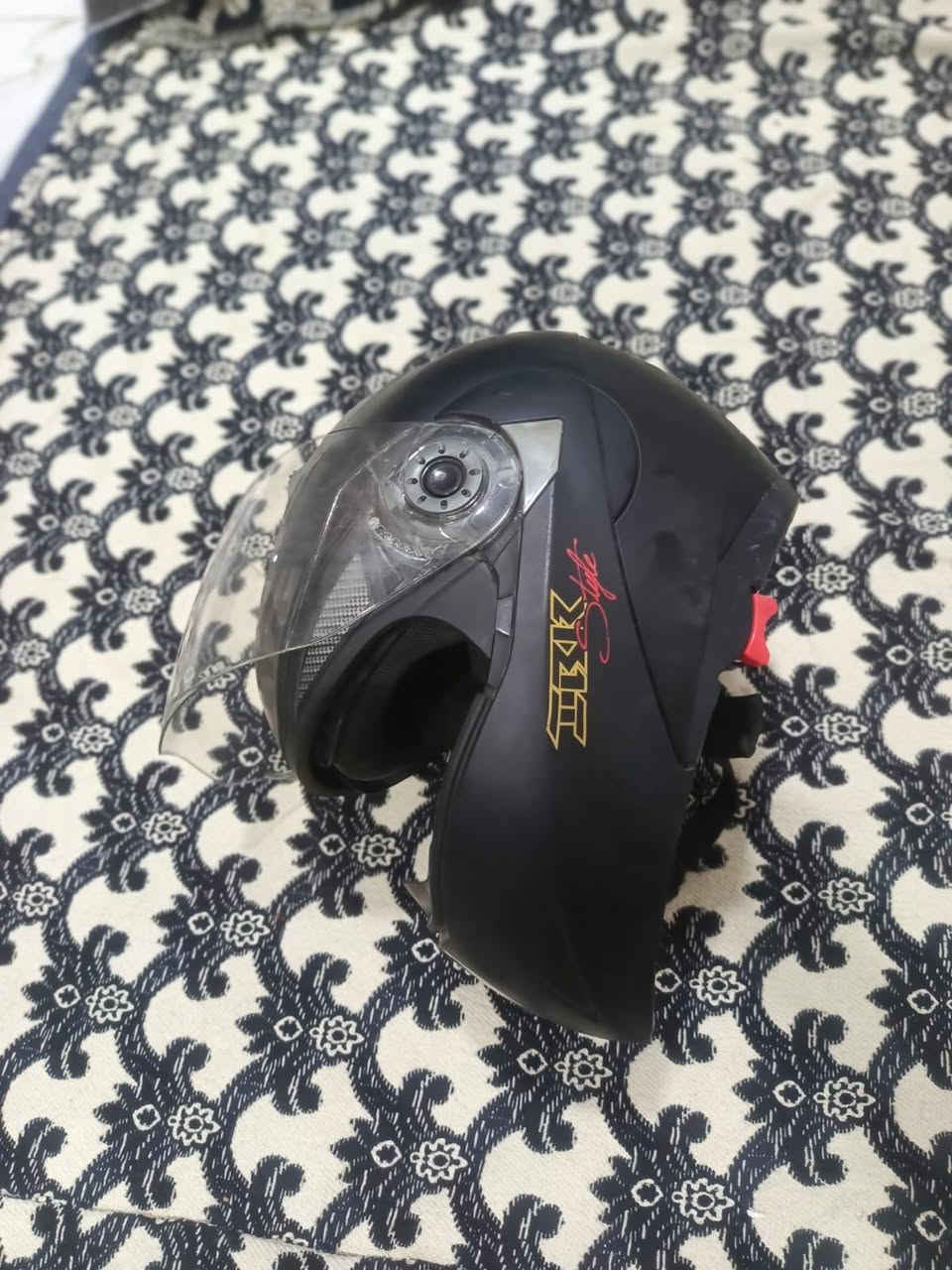 شباب خوذه مستخدمه للبيع مكان بغداد اكو توصيل اذا قريب علئ المنصور 35سعر ***********
