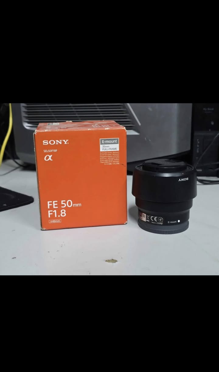 عدسة سوني 50mm f/1.8 (E-Mount) للبيع 🎥✨

عدسة بورتريه احترافية بفتحة واسعة f/1.8 تعطيك عزل خرافي وتفاصيل حادة، مناسبة للتصوير السينمائي، الريلز، والبورتريه.
 
 • 🔹 فتحة عدسة واسعة f/1.8 (أداء قوي بالإضاءة الضعيفة)
 • 🔹 عزل خلفية احترافي
 • 🔹 خفيفة وسهلة الاستخدام
 • 🔹 فوكس سريع وناعم للتصوير الفيديو والصور

العدسة بحالة الوكالة
السعر 175


**إذا كنت صاحب هذا الإعلان وتريد حذفه لأي سبب، رجاءا أرسل رسالة إلى الدعم الفني**