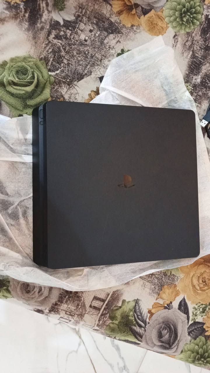 السلام عليكم بلي 4 للبيع
هارد 512 وياه لعبه far cry 5
يده وحده اصليه مال شركه نظام 13(غير قابل للتهكير ) نظافه ممتازه استعمال قليل السعر 240 واذا يجي ويا ups 850Va  جديد ب 250  للشراء  كربلاء ماعندي توصيل
 واتساب ***********

