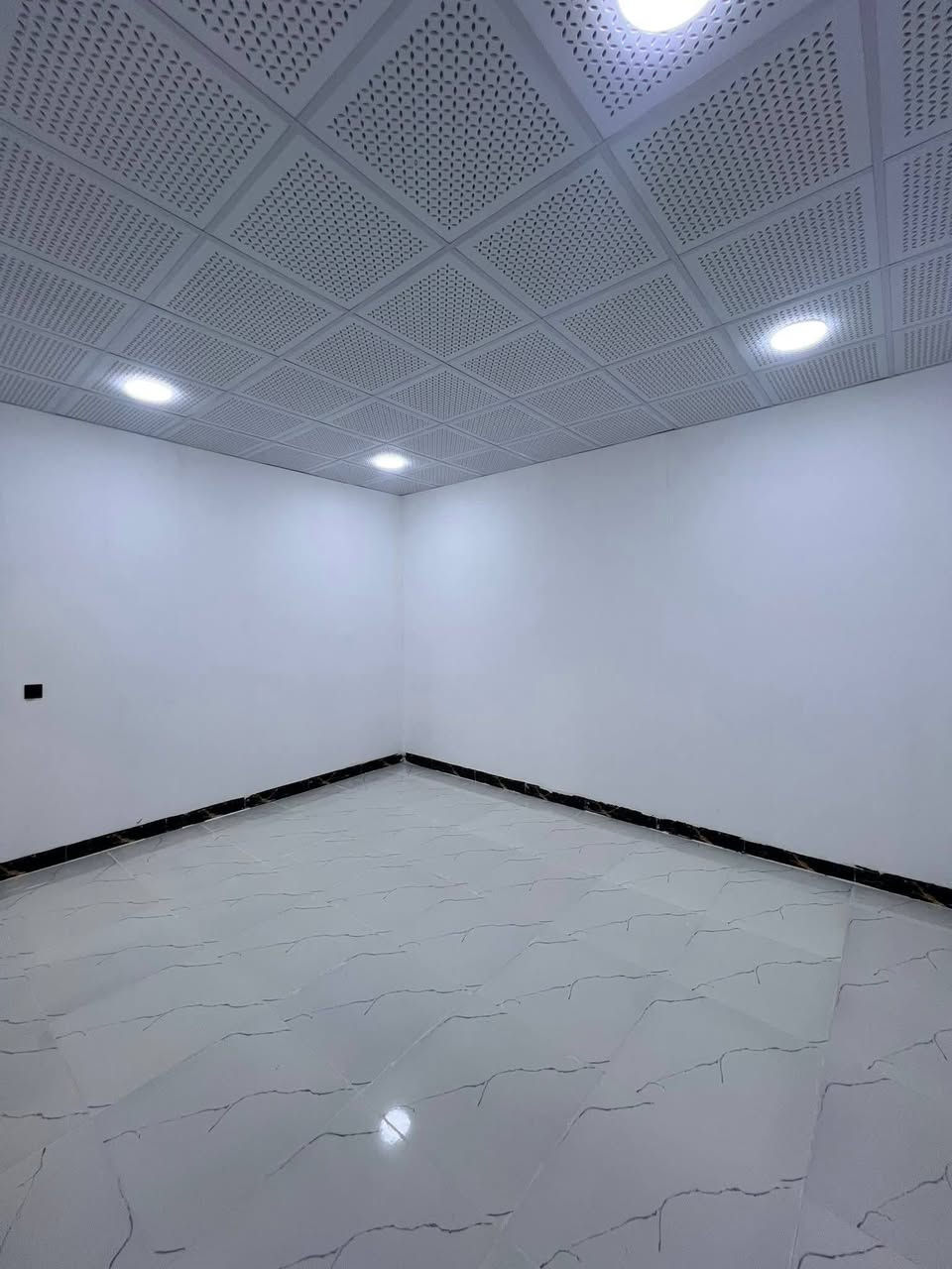 سلام عليكم للبيع بيت 🏠100متر مربع خدمات كامل كهرباء ماء تبليط عنوان كركوك  فرع صيدلية الغدير شارع الرئيسي تواصل ***********
0787 199 4653
