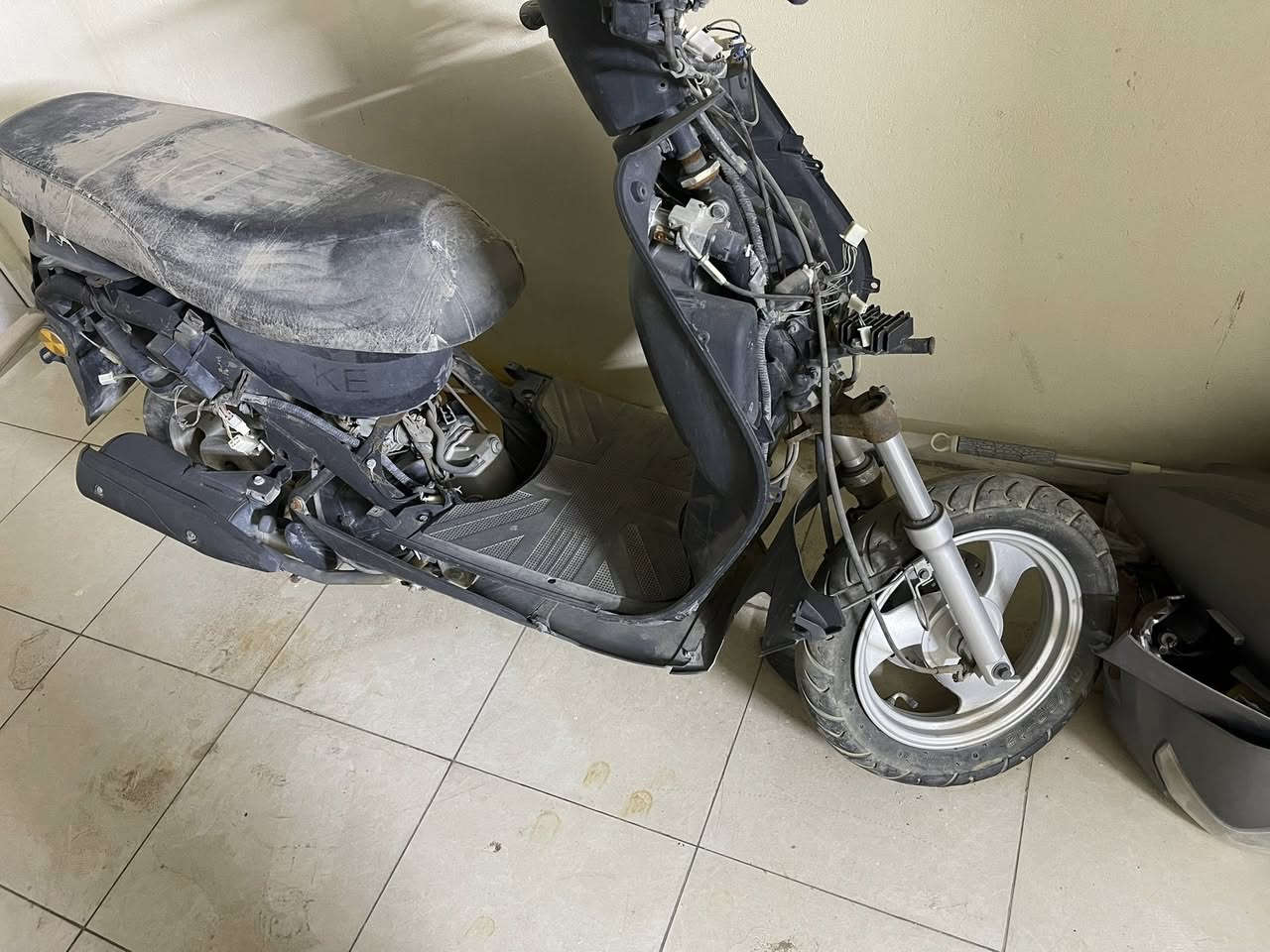 دراجة ليدي لد حديث  بيها اكسل للبيع جديدة للبيع مكينة جديدة قفلها 200 كفراتها جديدة  مكاني بغداد الدولعي 
***********
