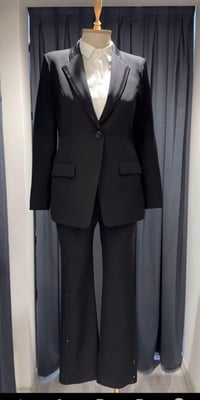 ملابس • وصف ناقص