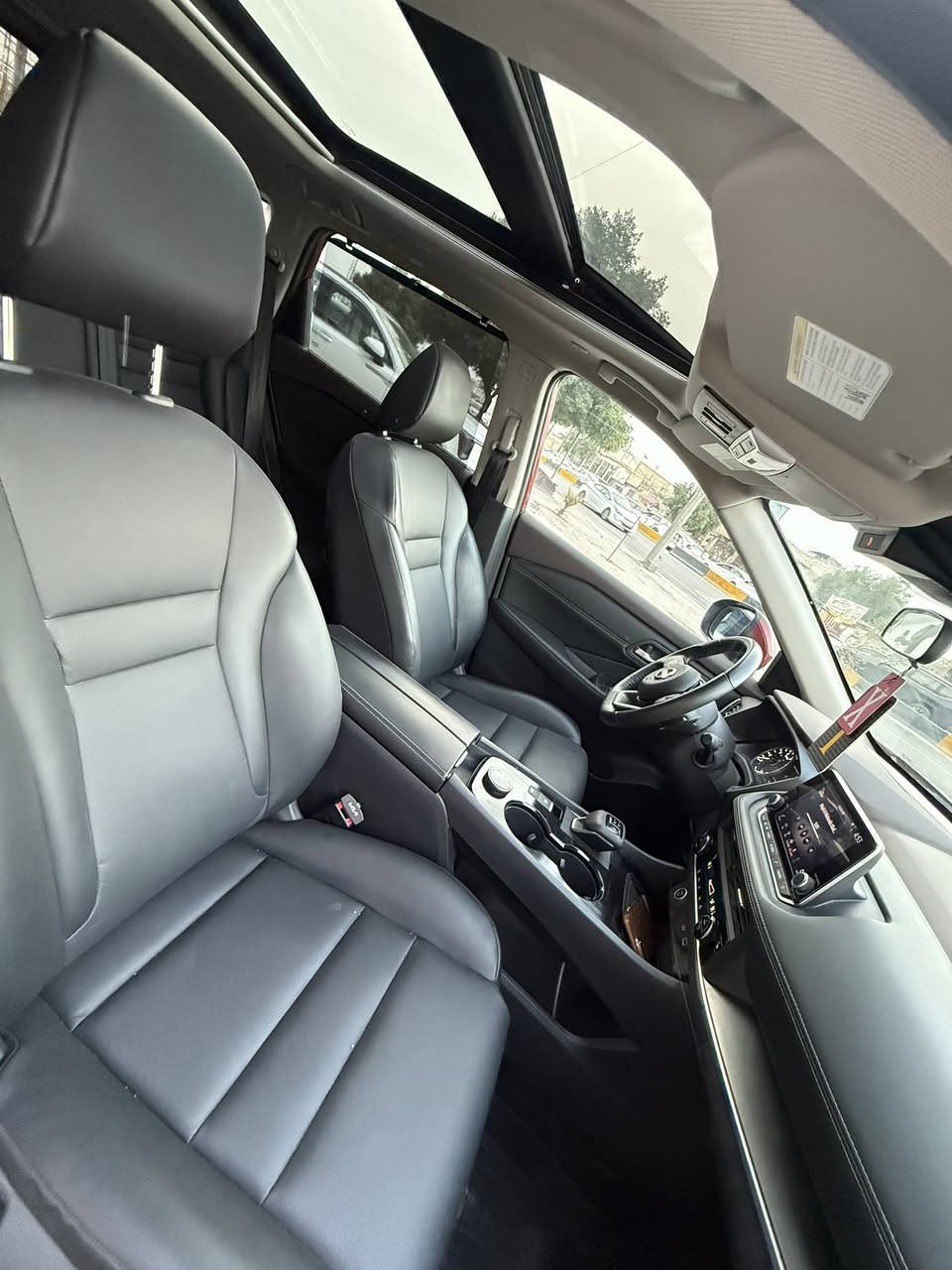 Nissan Rouge 2023 SV         
السلام عليكم للبيع نيسان روج وارد امريكي دخول جديد مواصفات السيارة : 

 بانوراما - فور ويل ( AWD )  - جنطة كهرباء - رادارت 360 (امامي خلفي جانبي) - بردات خلفية بلادية - تشغيل عن بعد - نقاط عمياء - قطعتين تبريد  - تحديد مسار - كشن كهرباء - تدفئة تبريد كشنات مناخ منفصل - اوتو بريك توقف ذاتي امامي خلفي عند الاقتراب من اي جسم ( مانع تصادم ) - بصمة تشغيل وابواب - دخول ذكي  -  اوتو هولد - حساسات  - اوتو ستوب - خمس انظمة قيادة - قيادة ذاتيه   - ماشية 13 الف - السعر 147 السياره بيه صبغ قطعتين الايرباك ستيرن فقط للأستفسار 
***********
***********
