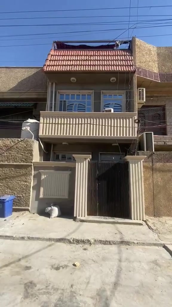 (بسم الله الرحمن الرحيم )
مشتمل للبيع  
المساحه 56 متر واجها 4 نزال14
الطابق الول استقبال ومنور وصحيات ومطبخ 
الطابق الثاني ثنين غرف نوم وصحيات 
الطابق الثالث غرفت نوم وصطح 
المشتمل طابقين ونص 
الموقع 📍   
بغداد الجديده نعيريه دور المسيح 
للستفسار اتصل 
***********

