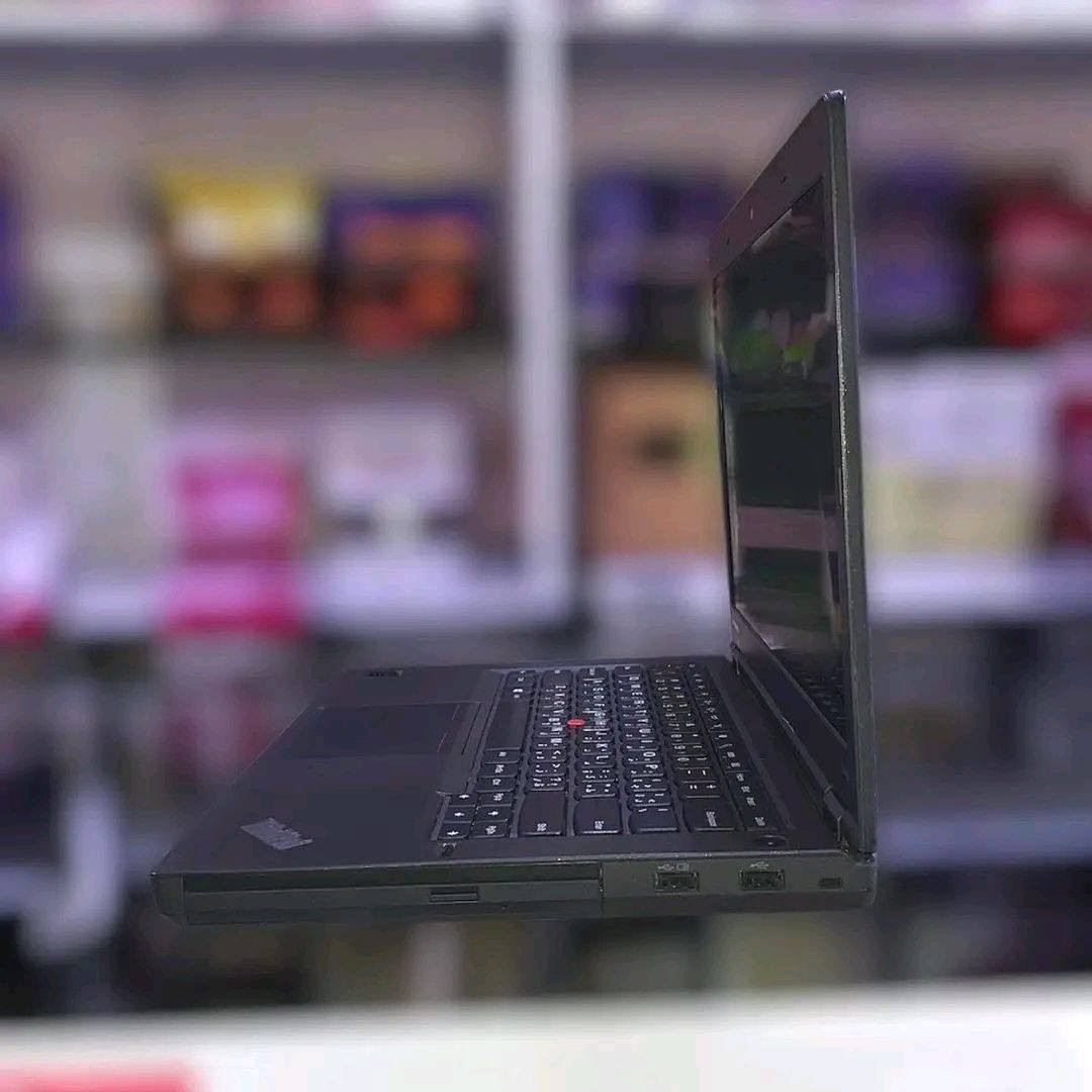 الكوراي سفن اللينوفو بXXX 🔥
لابتوب يجمع بين القوة والاناقه والنحافة والسعر التنافسي ✨💫
Lenovo thinkpad T440P

المعالج : core i3/i5/i7 الجيل الرابع 
كرت الشاشة: 2 كيكا انتل 

الرام: 8 كيكا سلاسة عالية 🏎

الهارد: 120 كيكا SSD قابل للزيادة 🗄

الشاشة: حجم كبير  14 انش دقة ممتازة 🖥

كاميرا أمامية 📷
كيبورد عربي انكليزي ✍
بطارية ممتازة تشغل من 2 إلى 5 ساعات 🔋
 اللابتوب يحتوي على كافة التطبيقات الأساسية ✨
تطبيقات الأوفيس مفعله ✨

مع هدايا
ماوس وماوس باد 🖱
جنطة لسهولة التنقل 💼
شاحن اصلي 🔌

الضمانات: 
ضمان فحص كامل قبل الاستلام والدفع 💳

ضمان اسبوع كامل 💯
.......................
اللابتوب ممتاز جدا للموظفين والطلاب ومثالي لاصحاب المكاتب والطابعات باستخدام الوورد والاكسل وممتاز لمشاهدة الأفلام واليوتيوب بجودة عالية وسلاسة فوق الخيال
.......................
يتوفر توصيل لجميع المحافظات 🚗

السعر:
i3: 159 الف
i5: 169 الف 
i7: 189 الف
يتوفر خصم للكميات 🌟
للاستفسار: ***********
