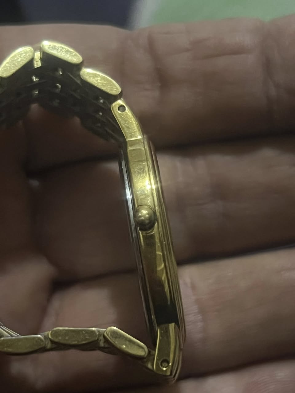 اتيرنا قطر 34 ملم طلاء ذهب بالكامل نظافه تامه مع كامل المرفقات للتواصل الاتصال على الرقم *********** يوجد توصيل كافة المحافظات
