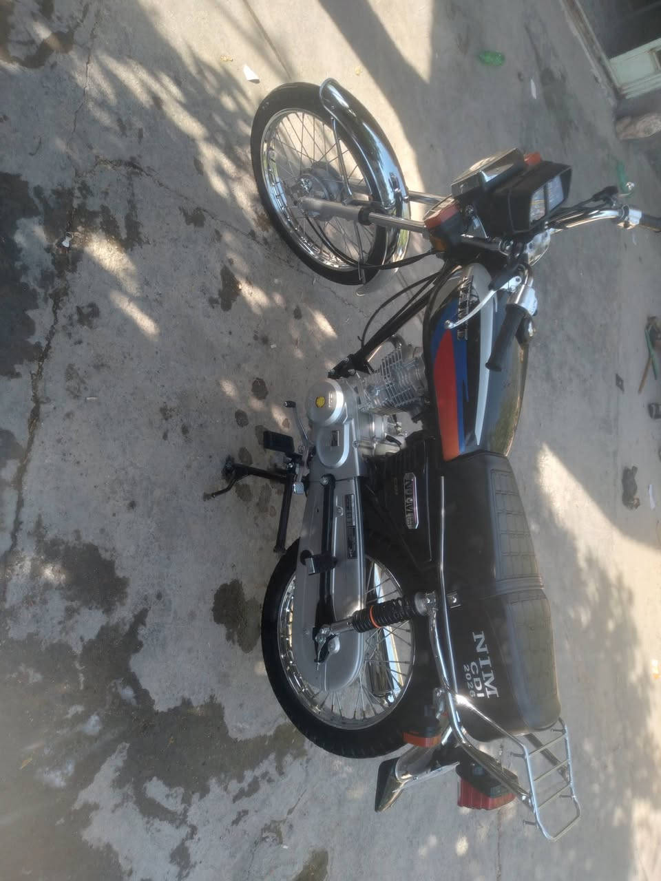 سلام عليكم دراجه نامه متياز للبيع موديل ٢٦ صارله شهر من طلعتها سعر ٧٥٠ بيهه مجل غير متواجد عل فيس رقم ***********
