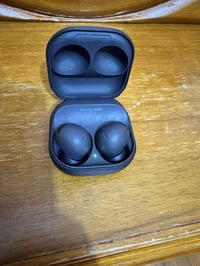 سماعة أذن البلوتوث اصلية للبيع سعر 115  استفسار على رقم 07502119331