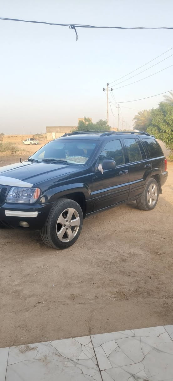 للبيع جيب شيروكي موديل2000 تبريد ثلج رقم شمالي محرك وكير بلادي*********** مكان ديوانيه لحمزه شرقي
