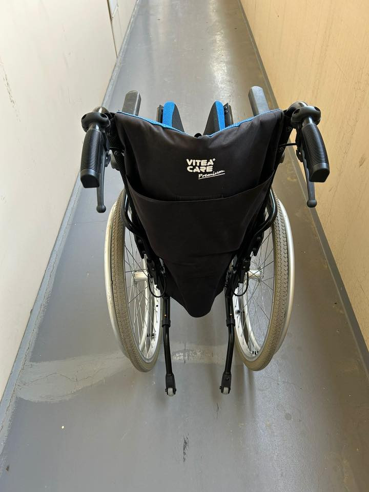 السلام عليكم عربانه للمعوقين او ذوي الاحتياجات الخاصه صناعيه بولدنيه اصليه سعره 300 لف 
***********
