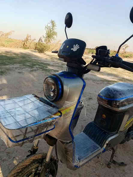 سلام عليكم دراجه شحن R10 ريان مديل 2025 سويج وبصمه نضام Rرجوع للخلف شاحن موبايل 5بطاريات تمشي لشحنه لوحده 30كيلو اربع سرع لايت عالي و ناصي ملف 1200 سرعه 60-70 ستاند موبايل لسعر 360 بيه مجال بسيط رقم لهاتف لاستفسار أكثر ***********
